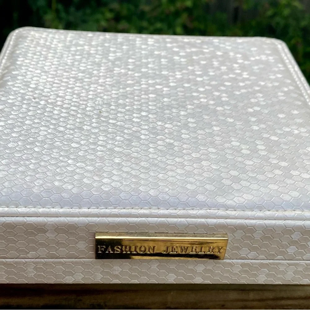 Abella Silver Necklace Elegant Jewelry set ( necklace, ring ,earrings, bracelet) - Picture 9 of 17